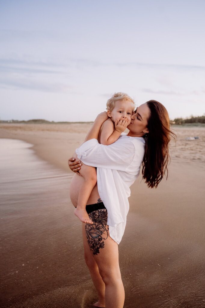 Sunshine Coast maternity and newborn photography by Natural Oak Photography